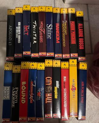 32 VHS Film in Italiano Misti