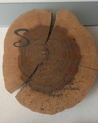 Ceppo di legno con poesia J. Prevert Sangue e pium