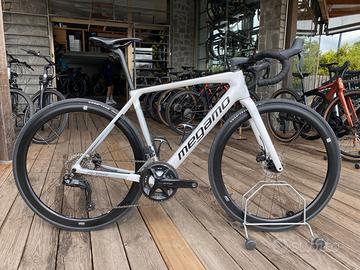 Bici corsa Megamo Raise, mis.M, Shimano 105 Di2 ,