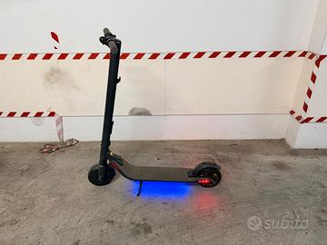 Monopattino elettrico Ninebot Segway ES2 nero