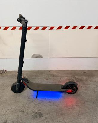 Monopattino elettrico Ninebot Segway ES2 nero