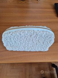 Trousse o beauty case in peluche bianco