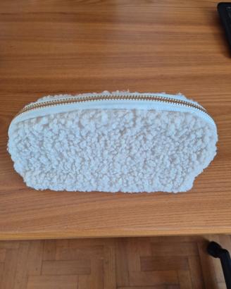 Trousse o beauty case in peluche bianco
