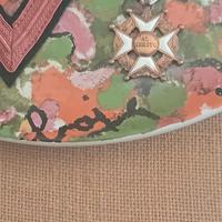 piatto dipinto di Enrico Baj