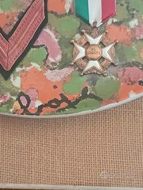 piatto dipinto di Enrico Baj