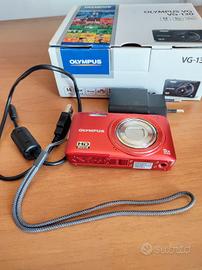 Fotocamera Olympus VG-130 rossa