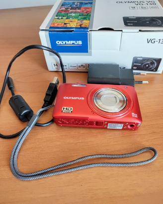 Fotocamera Olympus VG-130 rossa