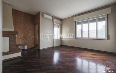 AMPIO 5 LOCALI CON TERRAZZO ABITABILE, GARAGE E CA