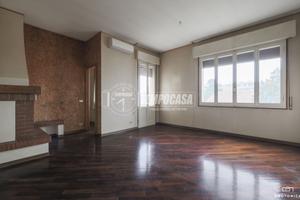 AMPIO 5 LOCALI CON TERRAZZO ABITABILE, GARAGE E CA