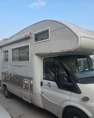 Camper 7 posti - Rimor superbrig 678