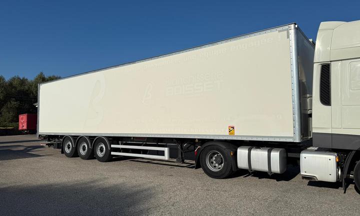 Semirimorchio furgonato Fruehauf anno 2016