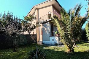 Villa di 128 m² con più di 5 locali a Pietrasanta