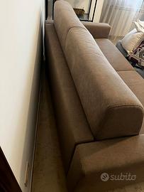 Divano letto color marrone chiaro
