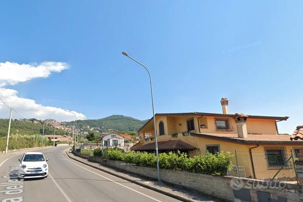 Rocca di papa bilocale con balcone