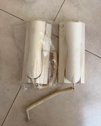 2 citofoni interni bianchi da parete