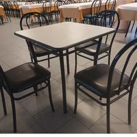 1 TAVOLO CON 4 SEDIE