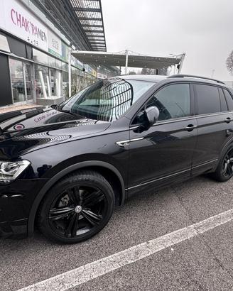 Volkswagen Tiguan sport R line