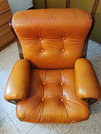 Coppia di poltrone e tavolino