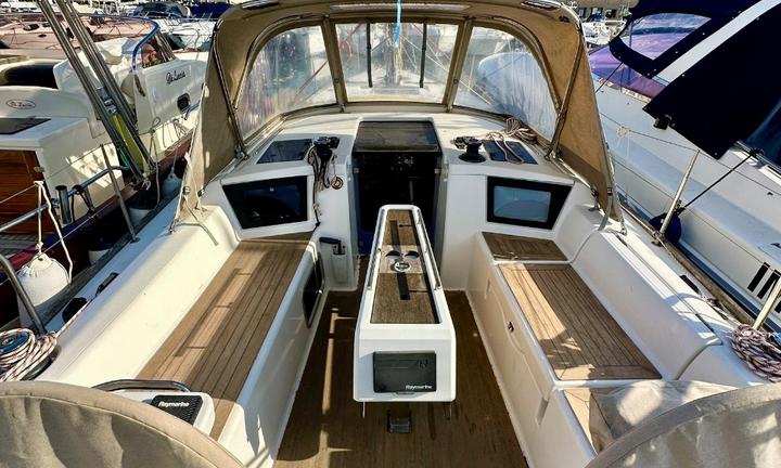 Natante a vela Dufour 360