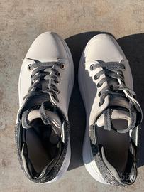 Scarpe Guess bianco/grigio metallo -Tg. 37