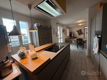 Montecalvoli:porz. di bif. con 3 camere e giardino