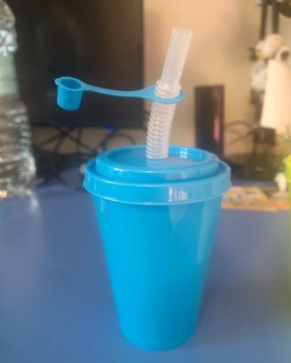 Bicchiere plastica con coperchio e cannuccia