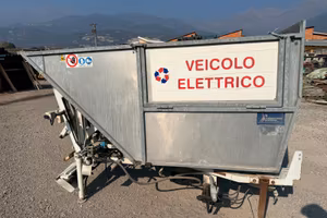 Cassone ribaltabile con alza bidoni piaggio porter