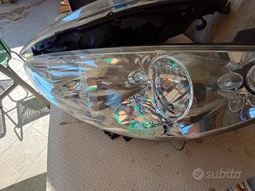Fari Peugeot 308 del 2008