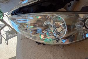 Fari Peugeot 308 del 2008