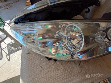 Fari Peugeot 308 del 2008