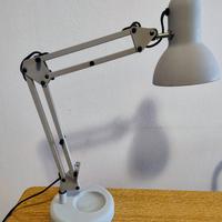 Lampada da tavolo allungabile