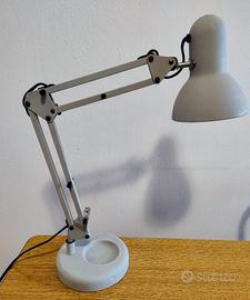Lampada da tavolo allungabile