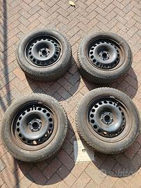 4 Gomme Invernali con Cerchi in Ferro 5 fori