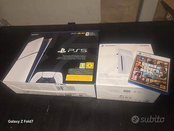 PlayStation 5 con disco esterno e GTA V