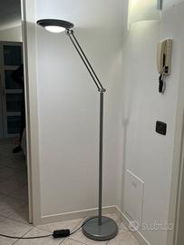 Lampada con braccio mobile