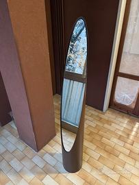 Specchio a unghia/rossetto di Rodolfo Bonetto.