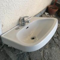 Lavabo in ceramica bianco