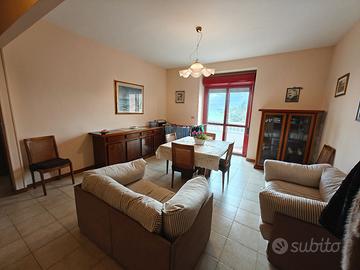 Sala da pranzo in noce tamburato