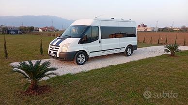 Ford Transit Van 8 posti più letto in coda