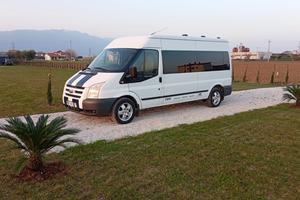 Ford Transit Van 8 posti più letto in coda