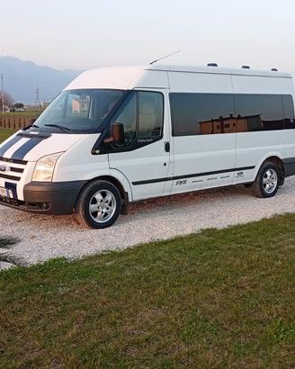 Ford Transit Van 8 posti più letto in coda