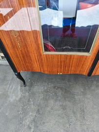 credenza vintage in stile Mid-Century Modern (