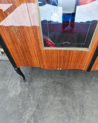 credenza vintage in stile Mid-Century Modern (