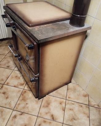 Stufa "putage'"a legna Royal 