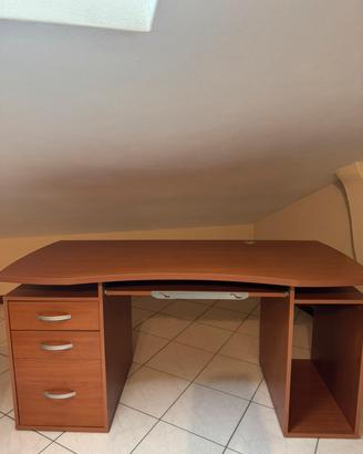 Scrivania in legno