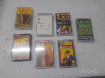 Lotto di 8 musicassette con generi vari