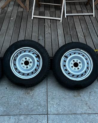 Ruote FIAT 500/600 con ruotino di scorta e crick.