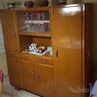 Mobile da cucina-sala vintage con vetrinetta
