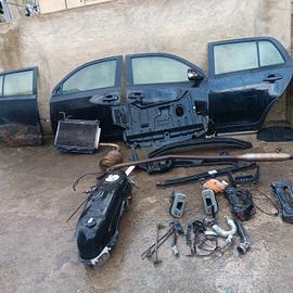 vari pezzi di carrozzeria  e meccanica motore 4x4 