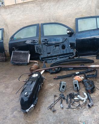 vari pezzi di carrozzeria  e meccanica motore 4x4 